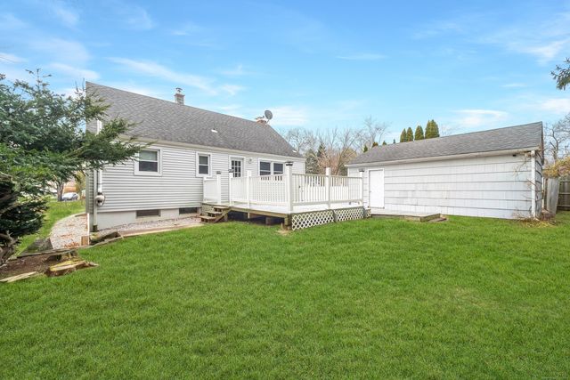 49 Pennsylvania Avenue, Montville, CT 06370