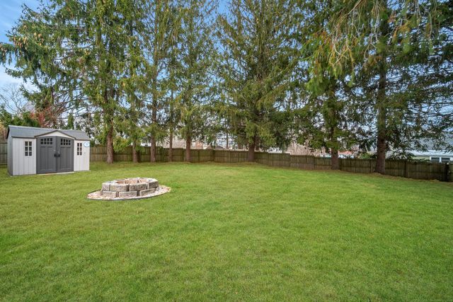 49 Pennsylvania Avenue, Montville, CT 06370