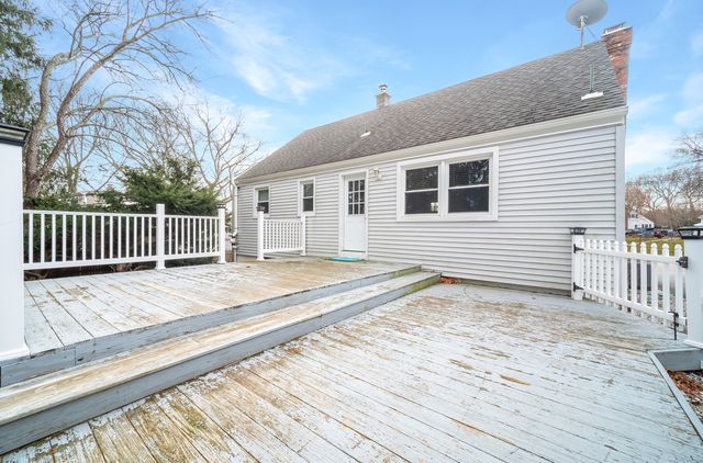 49 Pennsylvania Avenue, Montville, CT 06370