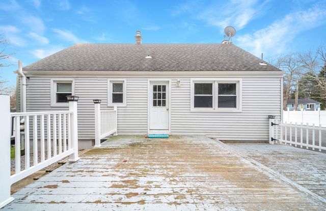 49 Pennsylvania Avenue, Montville, CT 06370