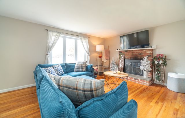 49 Pennsylvania Avenue, Montville, CT 06370