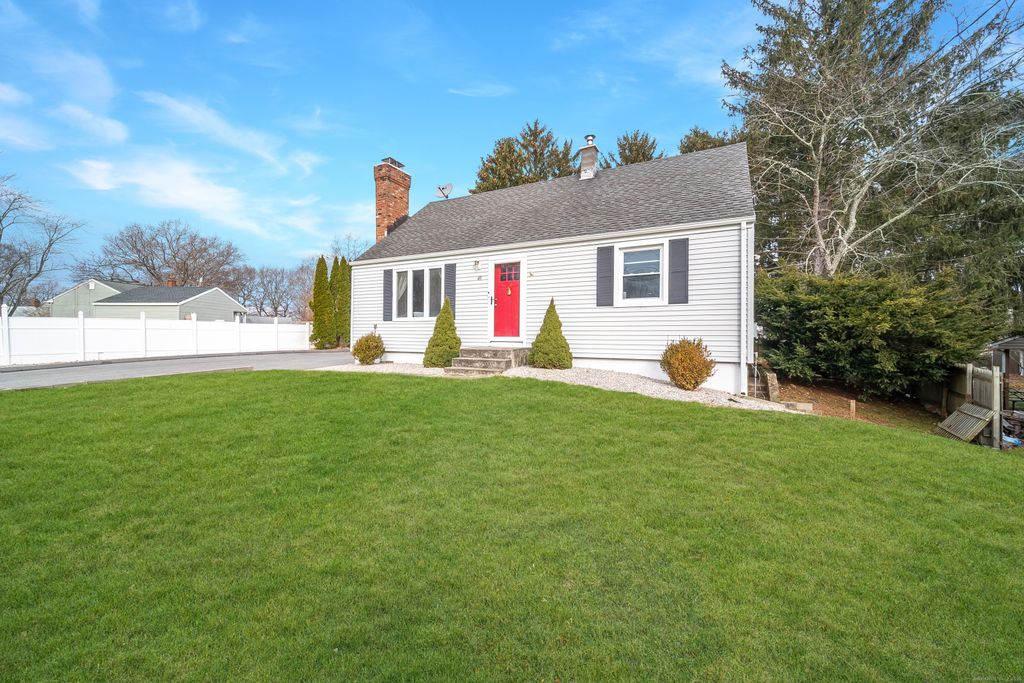 49 Pennsylvania Avenue, Montville, CT 06370