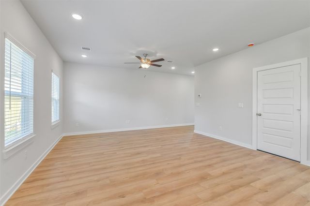 20 Courageous Side Way, Magnolia, TX 77354