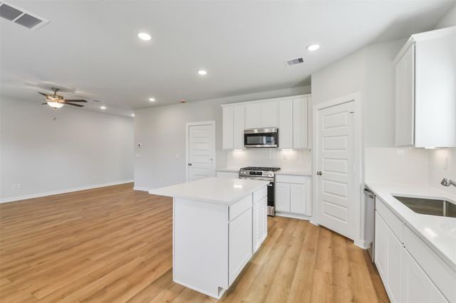 20 Courageous Side Way, Magnolia, TX 77354