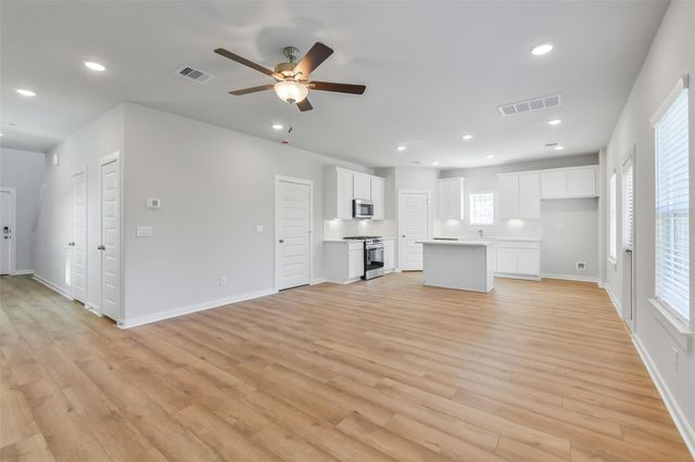 20 Courageous Side Way, Magnolia, TX 77354