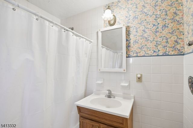 33 Coolidge Ave, West Caldwell Twp., NJ 07006