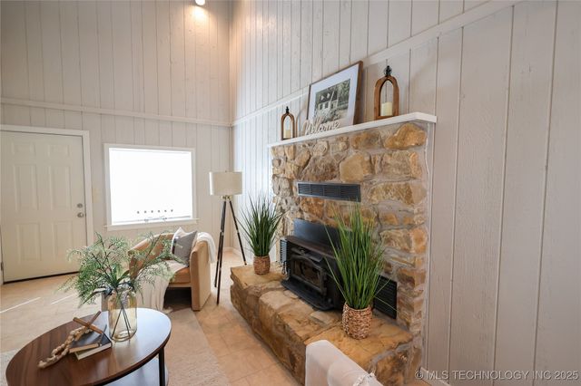 129 W Tahlequah, Sulphur, OK 73086