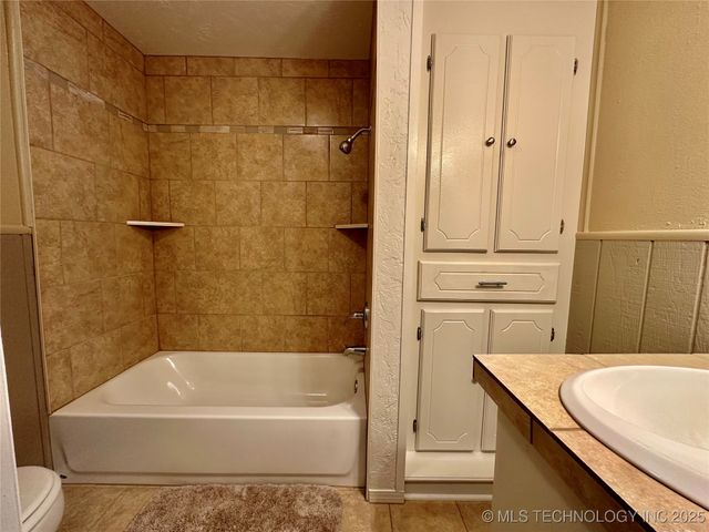 129 W Tahlequah, Sulphur, OK 73086