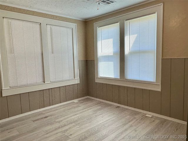 129 W Tahlequah, Sulphur, OK 73086