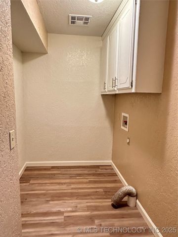 129 W Tahlequah, Sulphur, OK 73086