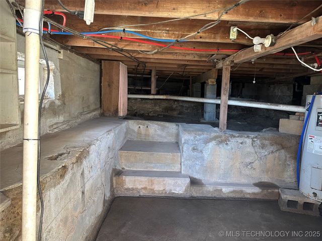 129 W Tahlequah, Sulphur, OK 73086