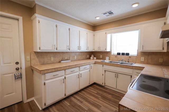 129 W Tahlequah, Sulphur, OK 73086