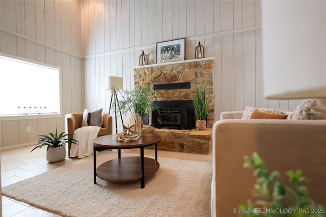 129 W Tahlequah, Sulphur, OK 73086