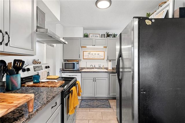 11905 W 91st Terrace, Lenexa, KS 66215