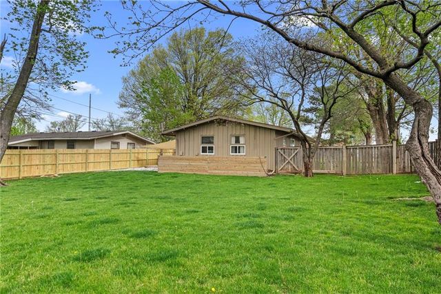 11905 W 91st Terrace, Lenexa, KS 66215