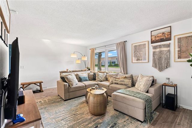11905 W 91st Terrace, Lenexa, KS 66215