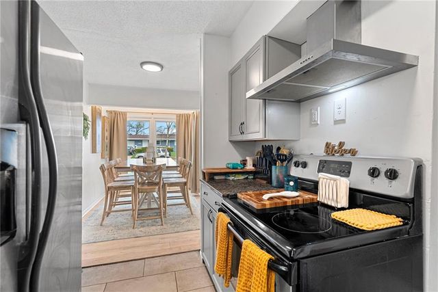 11905 W 91st Terrace, Lenexa, KS 66215