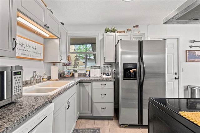 11905 W 91st Terrace, Lenexa, KS 66215