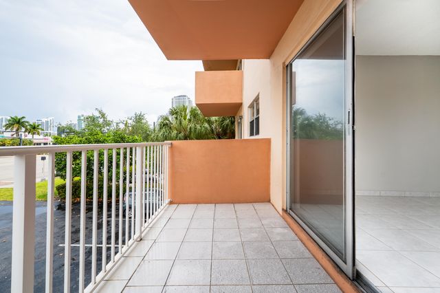 2200 E Hallandale Beach Boulevard 202, Hallandale Beach, FL 33009