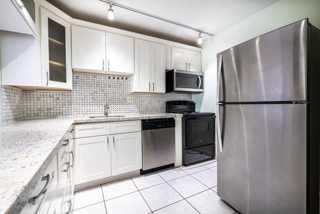 2200 E Hallandale Beach Boulevard 202, Hallandale Beach, FL 33009