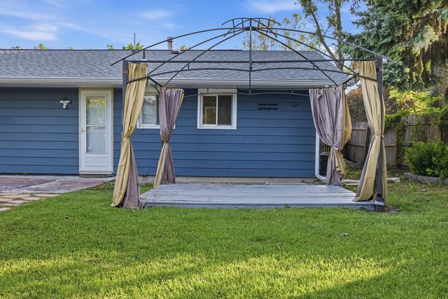 6 Beacon Avenue, Romeoville, IL 60446