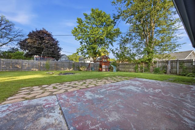 6 Beacon Avenue, Romeoville, IL 60446