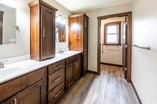 1957 Golden Gate WAY, Holmen, WI 54636