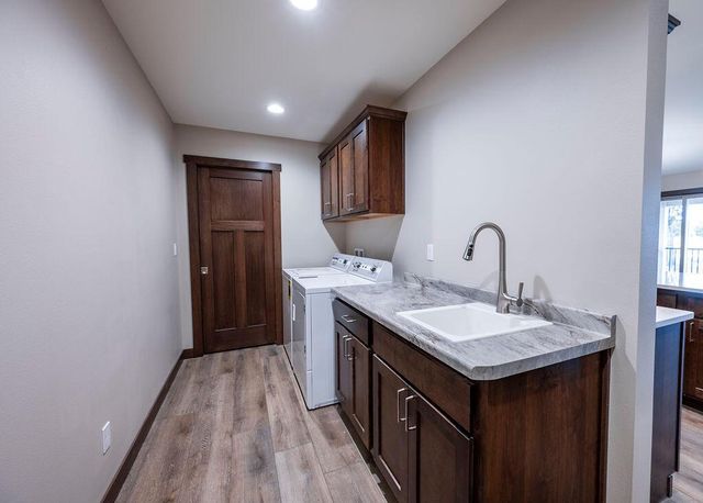 1957 Golden Gate WAY, Holmen, WI 54636