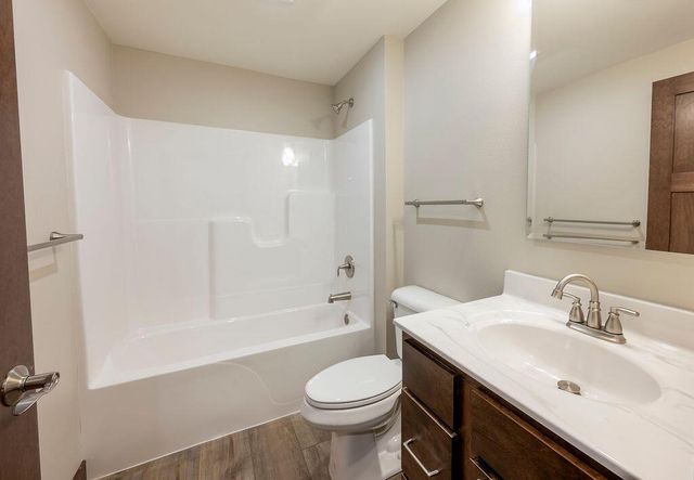 1957 Golden Gate WAY, Holmen, WI 54636