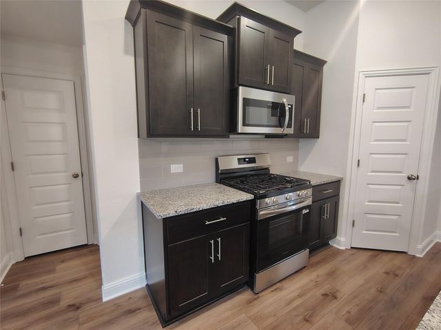 7 Keystone Court, Angleton, TX 77515