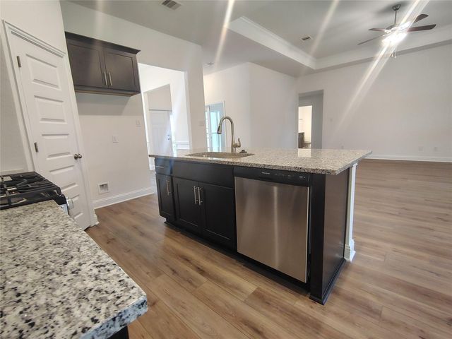 7 Keystone Court, Angleton, TX 77515