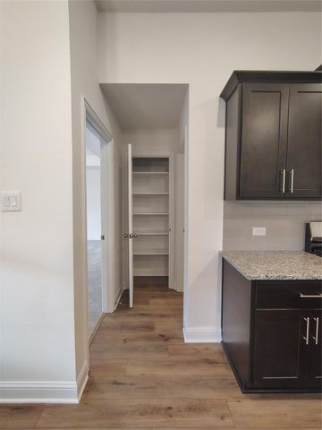 7 Keystone Court, Angleton, TX 77515