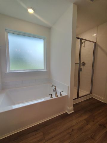 7 Keystone Court, Angleton, TX 77515