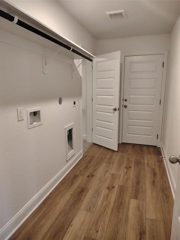 7 Keystone Court, Angleton, TX 77515