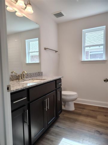 7 Keystone Court, Angleton, TX 77515