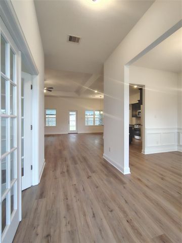 7 Keystone Court, Angleton, TX 77515