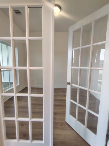 7 Keystone Court, Angleton, TX 77515