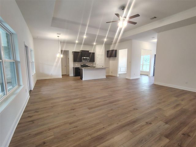 7 Keystone Court, Angleton, TX 77515