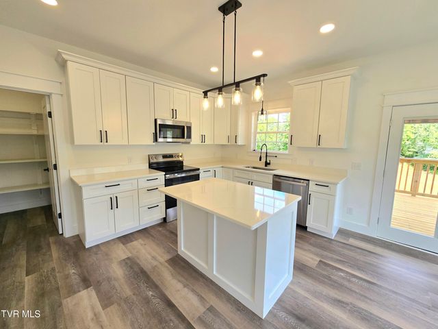 117 Clearwater Drive, Unicoi, TN 37692