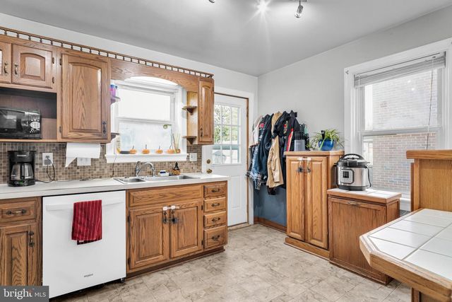 227 LOCUST ST, New Holland, PA 17557