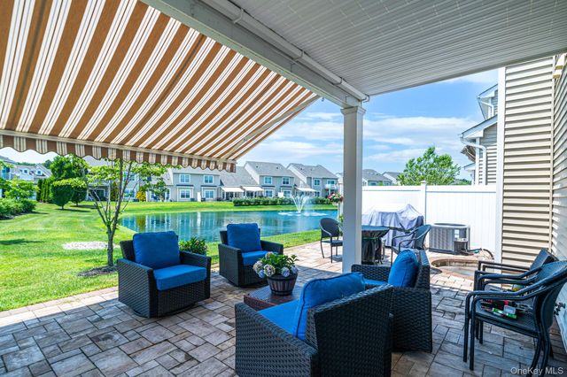 32 Avery Way, Blue Point, NY 11772