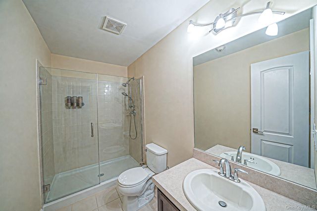 32 Avery Way, Blue Point, NY 11772