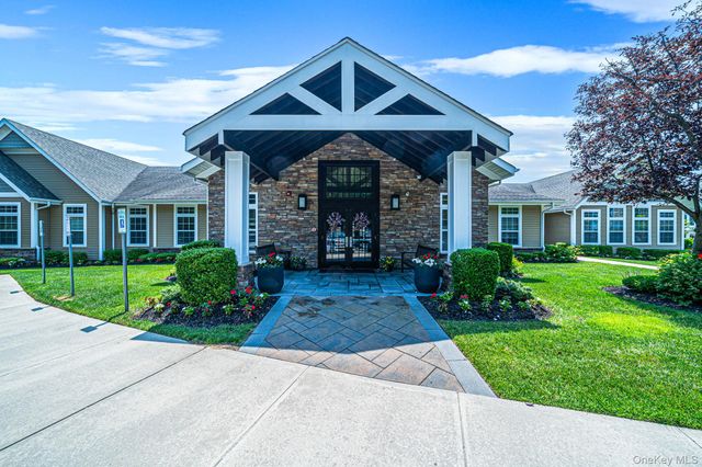 32 Avery Way, Blue Point, NY 11772