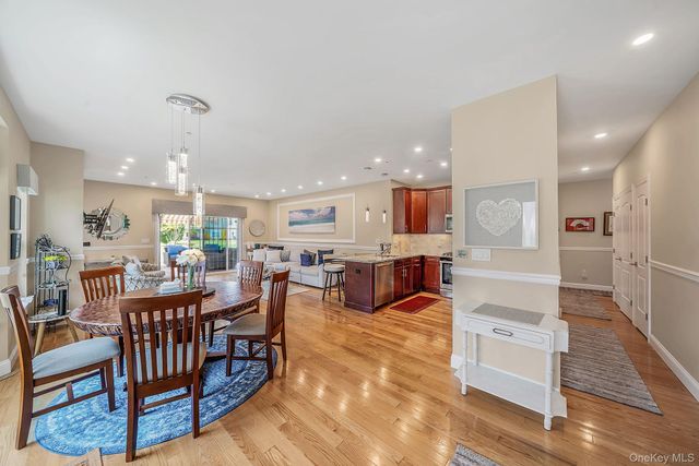 32 Avery Way, Blue Point, NY 11772