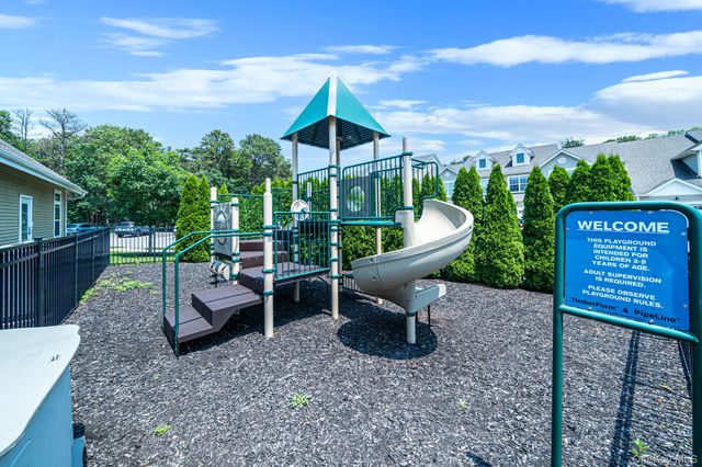 32 Avery Way, Blue Point, NY 11772