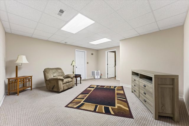 104 Oak Crest Dr, Tennessee Ridge, TN 37178