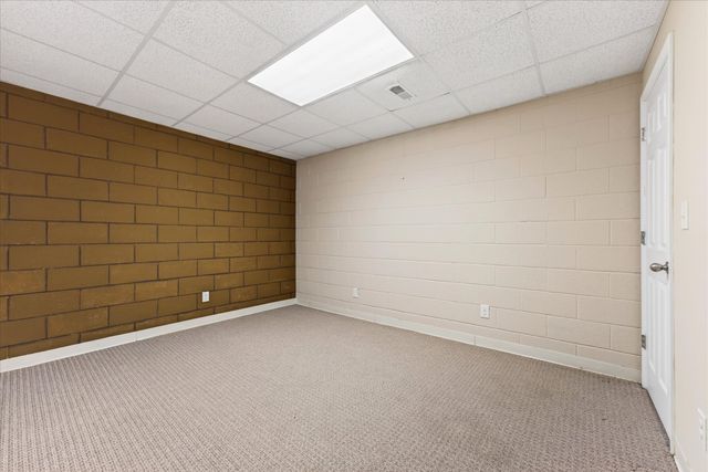 104 Oak Crest Dr, Tennessee Ridge, TN 37178