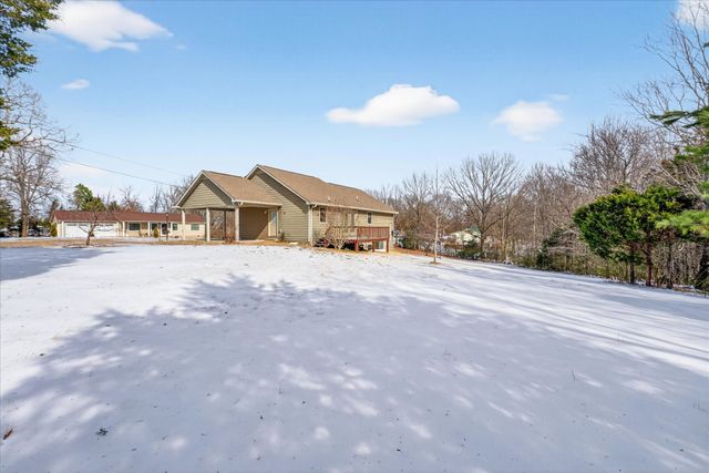 104 Oak Crest Dr, Tennessee Ridge, TN 37178