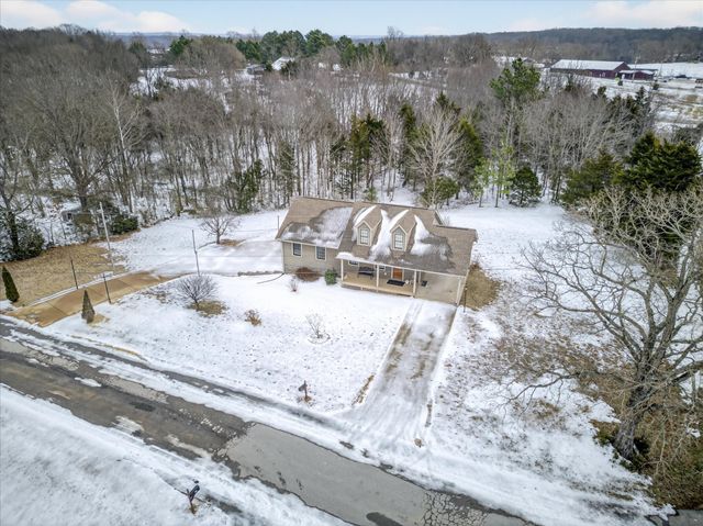 104 Oak Crest Dr, Tennessee Ridge, TN 37178