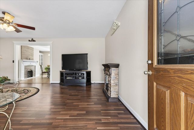 104 Oak Crest Dr, Tennessee Ridge, TN 37178